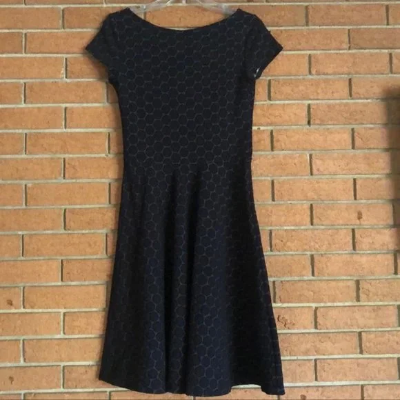 🖤LEOTA🖤WYATT TONAL CIRCLE FIT AND FLARE DRESS🖤 - Picture 7 of 12